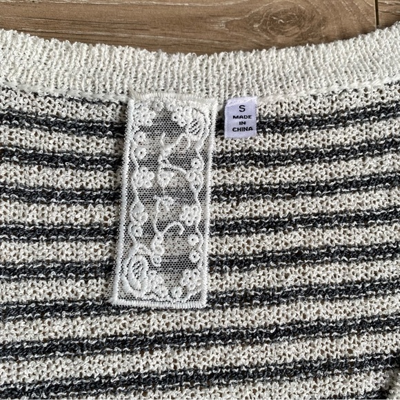 Sadie & Sage cardigan striped cropped big button v neck knit cardigan - Picture 8 of 8